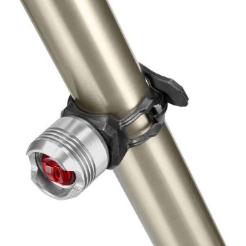 Фонарь габаритный задний JY-3006T, серебристый Фонарь габаритный задний JY-3006T, серебристый